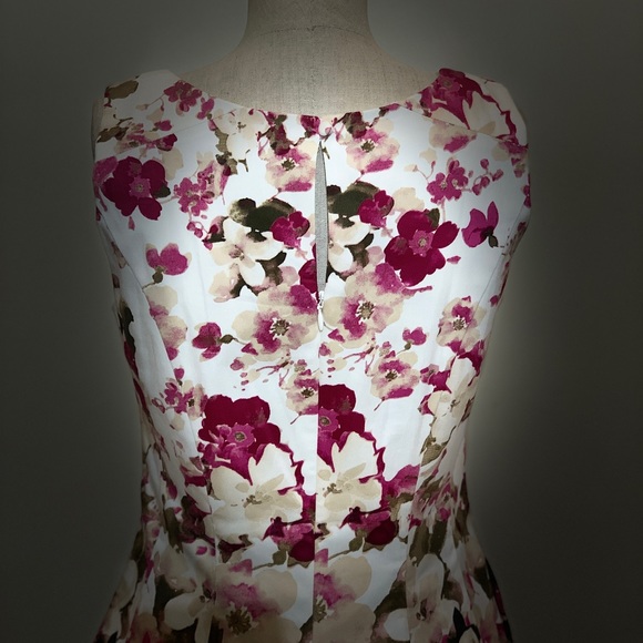 🌺White House Black Market Floral Fit & Flare - Picture 6 of 13